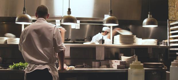 Umowy cuwilnoprawne są często spotykane na przykład w gastronomii.