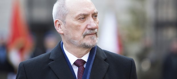 Szef MON nie przebiera w słowach. Mówi o zdradzie.