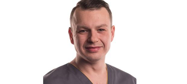 Tomasz Hendzel jest lekarzem i założycielem firmy kacdoktor.pl.