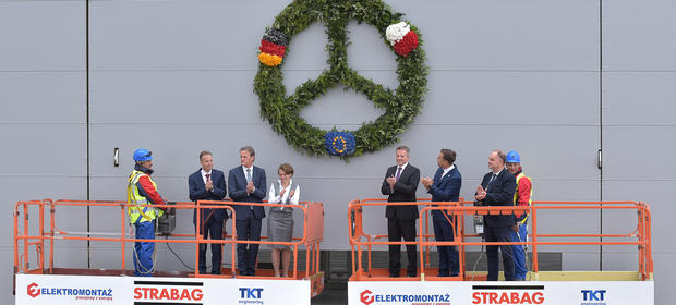 22 czerwca, Jawor. Ceremonia zawieszenia wiechy z udziałem minister Jadwigi Emilewicz.