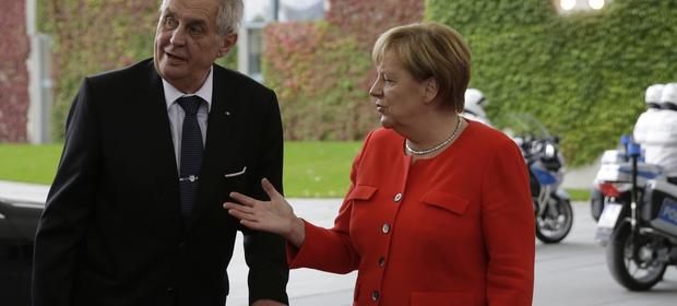 Kanclerz Niemiec Angela Merkel wita w Berlinie prezydenta Czech
