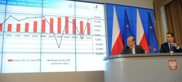 Były minister finansów Jan Vincent Rostowski i ówczesny szed MPiPS ladyslaw Kosiniak-Kamysz podczas omawiania wyników OFE.