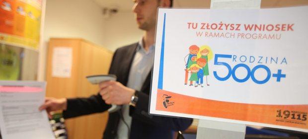 Nawet 100 tys. kobiet zrezygnowało z pracy po wprowadzeniu programu Rodzina 500+