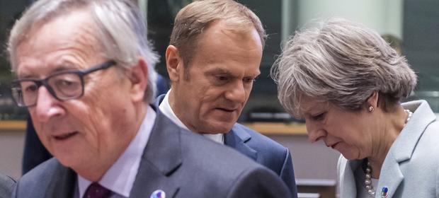 Jean-Claude Juncker mówi o przełomie w sprawie negocjacji. Donald Tusk o trudnym zadaniu.