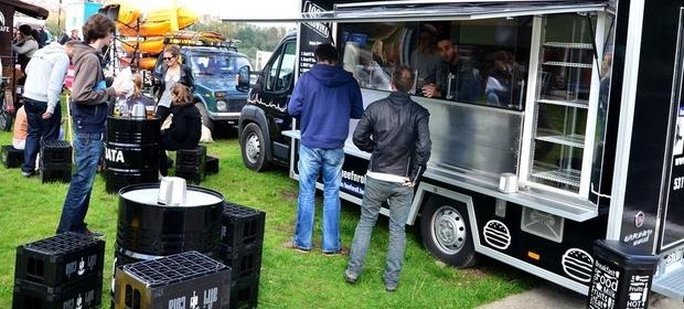 Sprzedaż to tylko jeden z etapów pracy właścicieli food trucków. Cała "kuchnia" tego zawodu pochłania dużo czasu i pieniędzy.