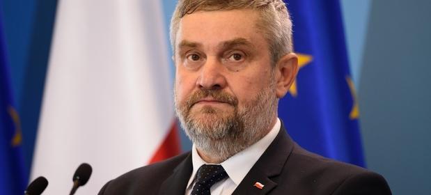 Minister Ardanowski w poniedziałek zgodził się na używanie neonikotynoidów przez 120 dni