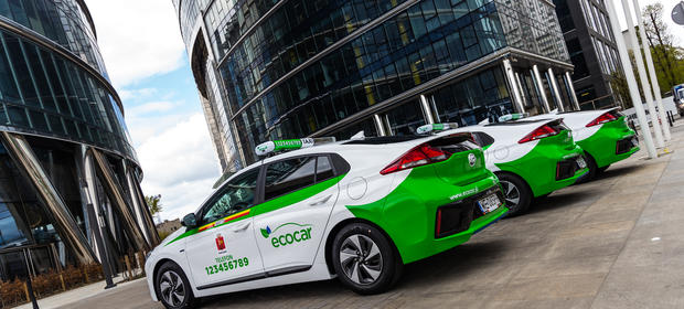 EcoCar to firma technologiczna z aplikacją taxi i własną flotą taksówek.