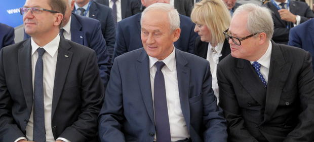 Na zdjęciu prezes Enei Mirosław Kowalik, minister energii Krzysztof Tchórzewski i prezes Energi Arkadiusz Siwko.