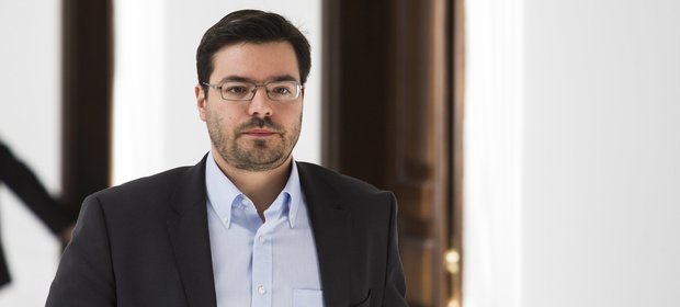 W czyim interesie obecny rząd sprawuje władzę? - pyta polityk Kukiz'15.