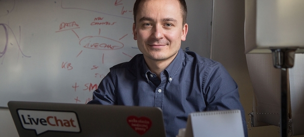 Na czele spółki LiveChat Software, jako prezes, stoi Mariusz Ciepły.