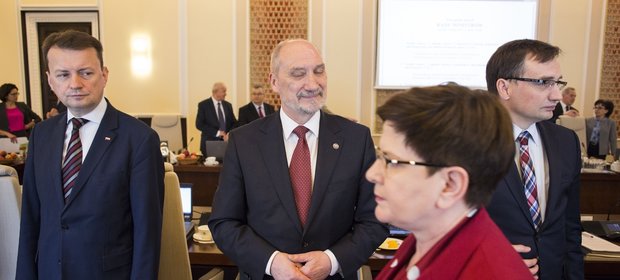 Ministrowie zgodzili się na brak podwyżek.