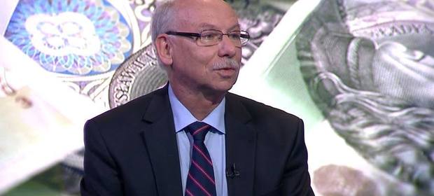 Po krytycznej mowie w Brukseli, Janusz Lewandowski dolewa oliwy do ognia.