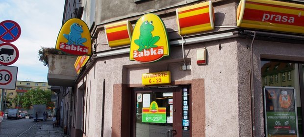 Żabki będą mogły być otwarte w niedziele z zakazem handlu
