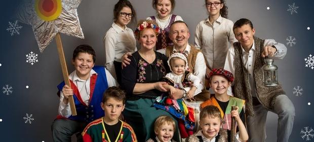 Wigilijny stół u państwa Wardaków jest duży. Musi się przy nim zmieścić dziesięcioro dzieci i rodzina
