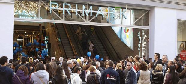 Tłumy podczas otwarcia sklepu Primark w Madrycie