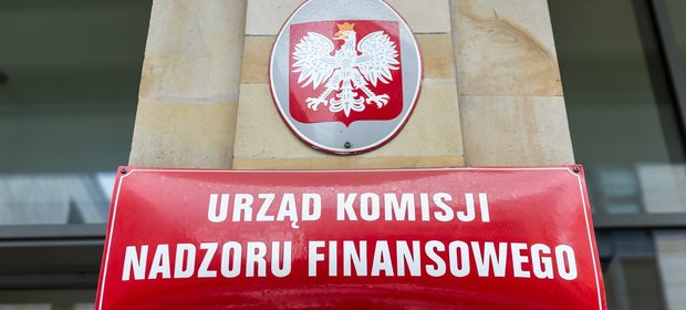 Metoda zbierania funduszy za pomocą ofert sprzedaży tokenów lub monet może się wiązać z oszustwem, tak było w przypadku projektu Ascendancy