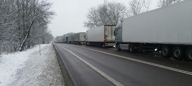 Gigantyczna kolejka do przejscia w Dorohusku