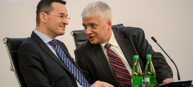 Warszawa, 01.02.2016. Mateusz Morawiecki i Robert Gwiazdowski podczas prezentacji Indeksu Wolności Gospodarczej.