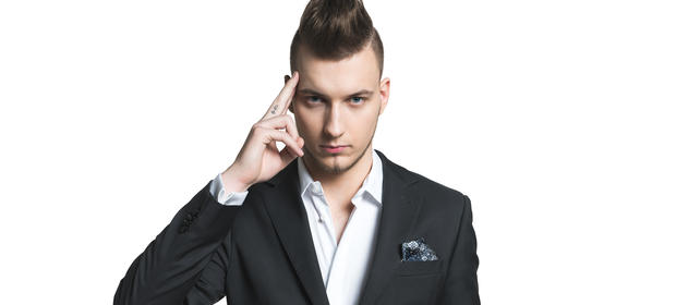Y jest magikiem, iluzjonistą i mentalistą. W 2012 r. wystapił w programie "Mam talent"