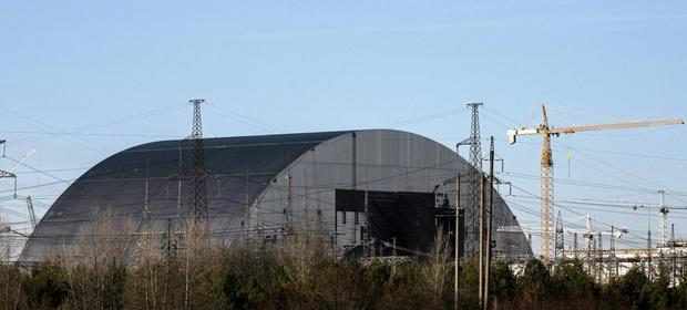 Sarkofag przykrył zniszczoną "atomówkę". Tuż obok powstaje elektrownia słoneczena