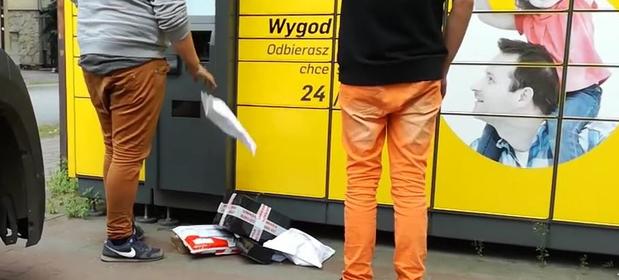 Media społecznościowe roją się od filmików o niefrasobliwych kurierach.