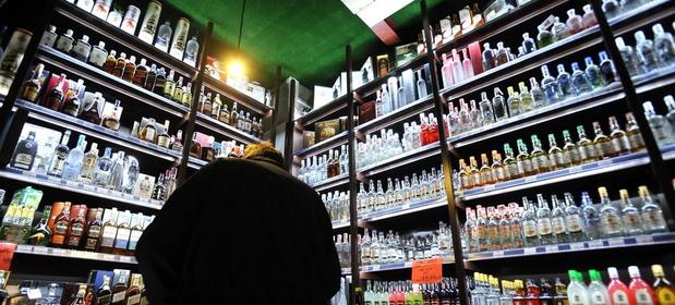 Przeciwnicy nocnej prohibicji wskazują, że handel alkoholem przeniesie się do podziemia.