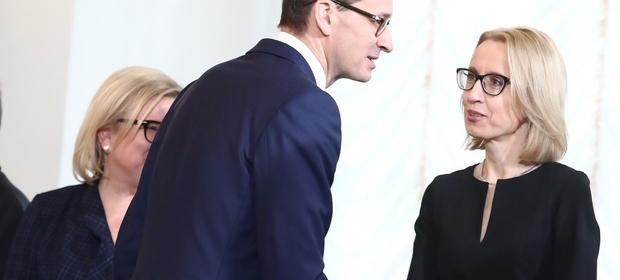 Teresa Czerwińska musi pogodzić racjonalne gospodardowanie budżetem z potrzebami politycznymi premiera