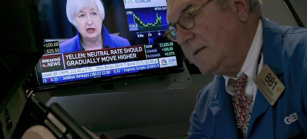 Inwestorzy śledzą każde posunięcie banku centralnego USA.