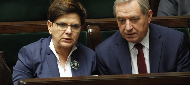 Projekt ustawy, który złożył Henryk Kowalczyk, zaufany człowiek premier Szydło, nie podoba się politykom nawet partii rządzącej.