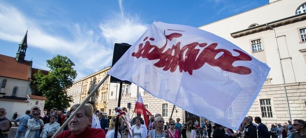 Solidarność chce więcej kontroli, bo niektóre sklepy zmieniają się w placówki pocztowe