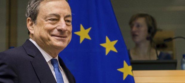 Mario Draghi nie straci miana największego "drukarza" świata