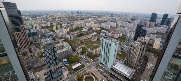 Centrum Warszawy biurowcami stoi. Część z nich należy do PHN