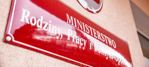 Resort pracy szacuje, że zmiana dotknie ok. 350 tys. pracowników.