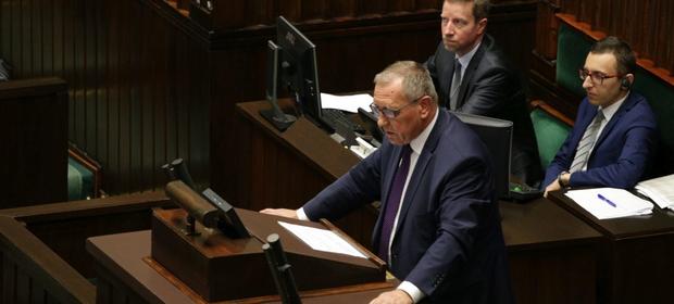 Były minister środowiska Jan Szyszko w Sejmie. To jego ministerstwo pilotowało ustawę