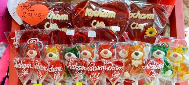 Popularność aplikacji randkowych wcale nie zmniejsza zainteresowania biurami matrymonialnymi - twierdzą ich właściciele