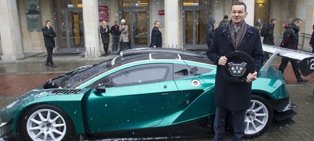 Wicepremier Morawiecki promował niedawno swoją osobą samochód Arrinera. Jego producent ma problemy z utrzymaniem się na powierzchni. Oby to nie było złe fatum dla samochodów elektrycznych