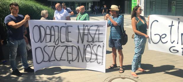 Poszkodowani w aferze GetBack liczą na spotkanie z politykami przy okrągłym stole