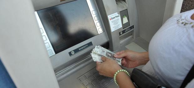 Klienci niektórych banków nie będą mogli podjąć pieniędzy z bankomatu -warto pomyślec o tym wcześniej