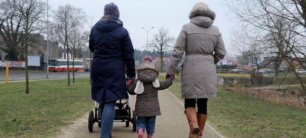 Czas na opiekę nad dzieckiem przysługuje rodzicom dzieci do 14. roku życia.