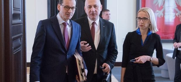 Mateusz Morawiecki, Joachim Brudziński i Teresa Czerwińska na posiedzeniu rady ministrów.