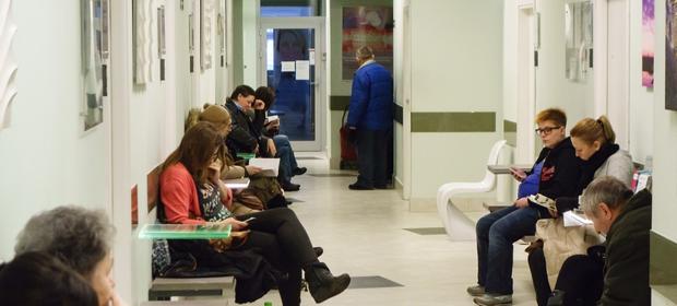 Według ekspertów wzrost wydatków na leczenie spowodowany jest niesprawnością publicznego systemu ochrony zdrowia.