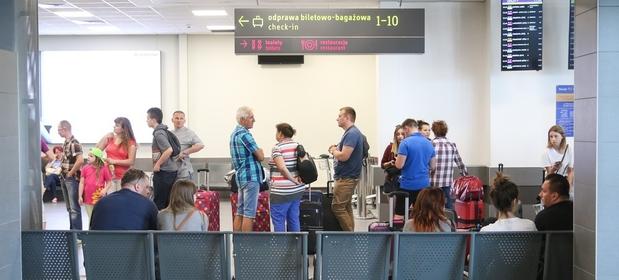 Chętnych na wczasy z biurem podróży jest dużo, ale ofert jest jeszcze więcej