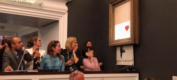 Chwilę po ostatnim uderzeniu aukcyjnego młotka obraz Baksy'ego uległ samozniszczeniu