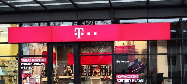 Przychody T-Mobile spadły przez zmiany w roamingu.