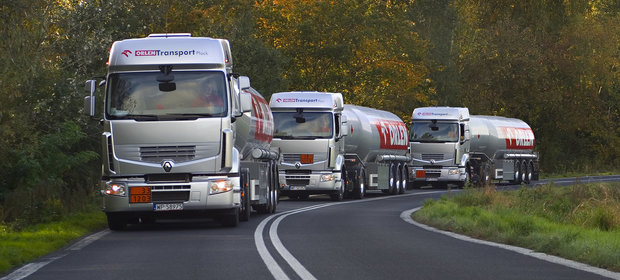 Cysterny PKN Orlen transportujące paliwo.