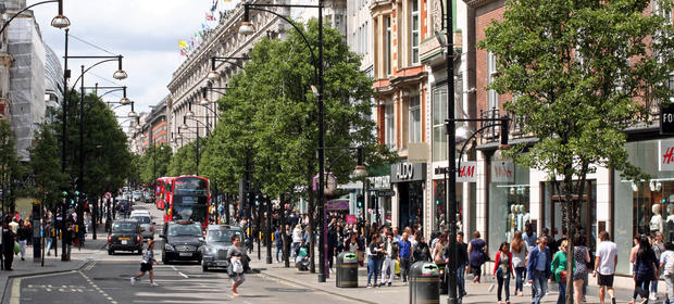 Na prestiżowej Oxford Street swoje sklepu mają słynne marki - także z Polski.