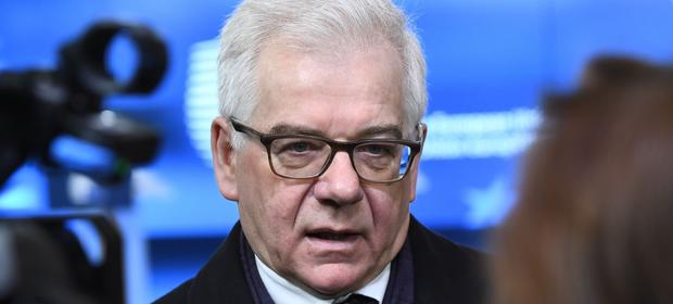 Jacek Czaputowicz spotkał się z komisarzem Fransem Timmermansem, odpowiedzialnym za prowadzoną wobec Polski procedurę ochrony praworządności. Jego poprzednik Witold Waszczykowski unikał tego przez pół roku.