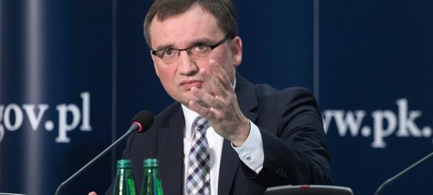 Minister sprawiedliwości chciał chronić rolników. Bankowcy wytykają słabe punkty