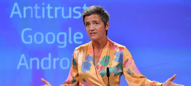 Google wykorzystuje Androida jako sposób na ugruntowanie dominującej pozycji swojej wyszukiwarki internetowej - powiedziała w środę Margrethe Vestager, unijna komisarz odpowiedzialna za politykę konkurencji