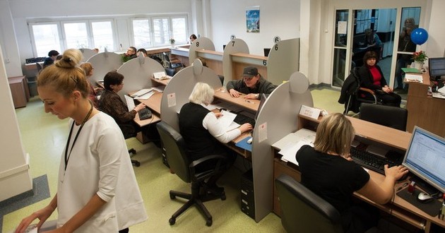 Ubiegły rok miał być ostatnim, w którym trzynasta pensja miała być wypłacana urzędnikom.